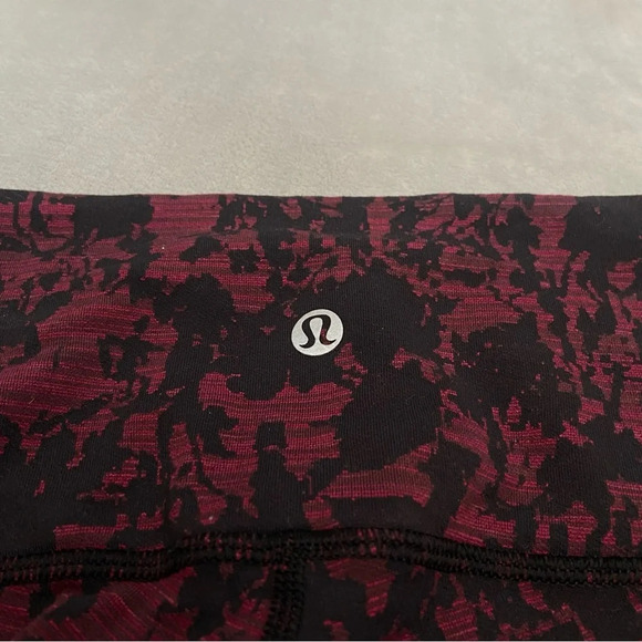 Lululemon Wunder Under Crop 21" Scatter Blossom Jacquard Garnet 21123 - Picture 5 of 9